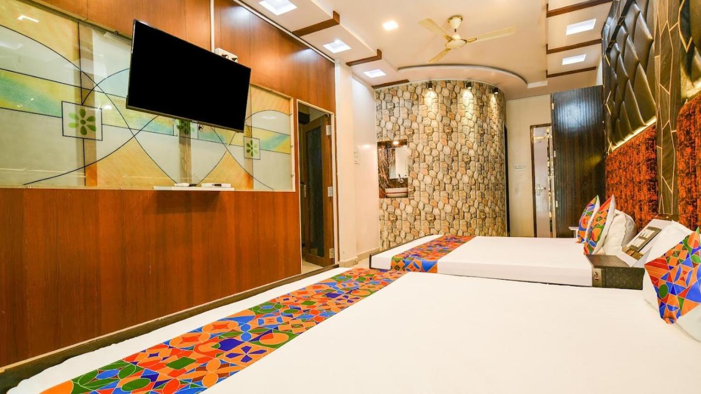 Hotel Mark Ujjain Eksteriør billede